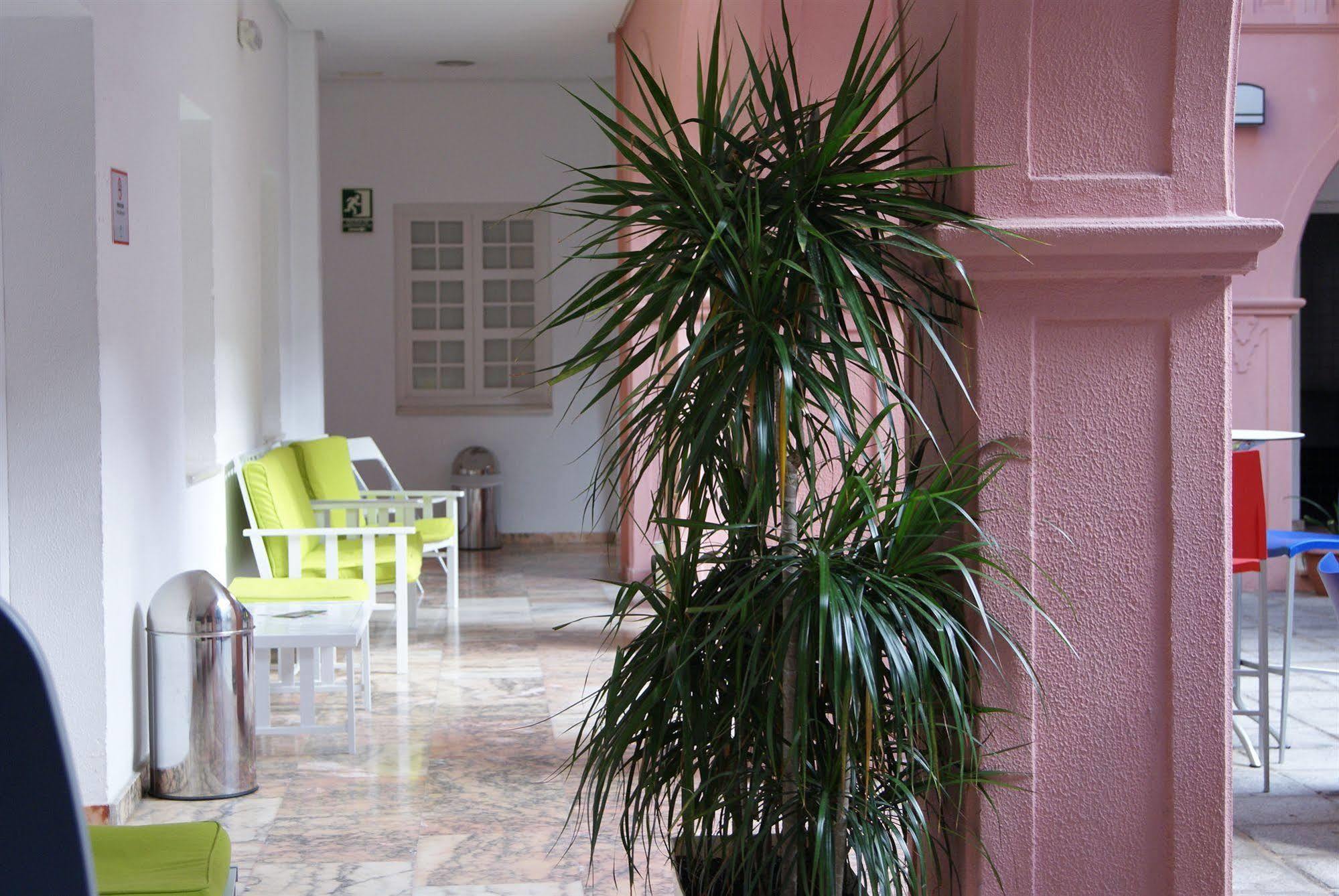 Albergue Inturjoven ウエルバ エクステリア 写真